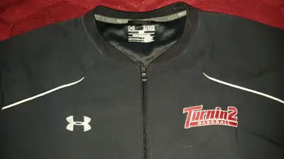 Cortaviento deportivo negro Under Armour - miniatura 2