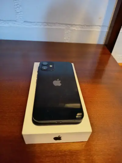 iPhone 12 con batería al 78% en buen estado - miniatura 3