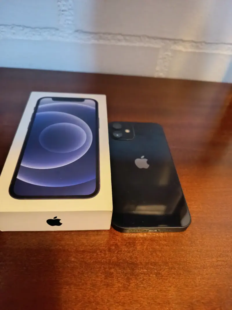 iPhone 12 con batería al 78% en buen estado - 4