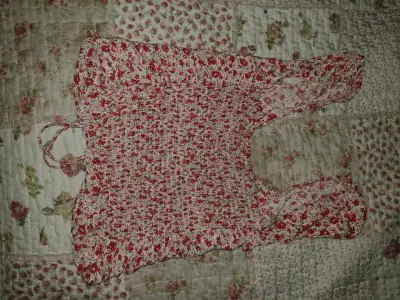 Blusa sin mangas floral roja para mujer - miniatura 2