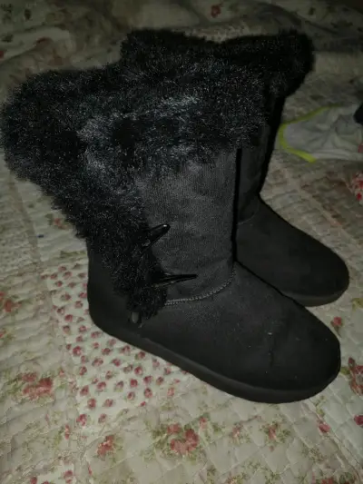 Botas negras con forro de peluche para mujer - miniatura 1