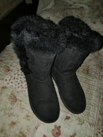 Botas negras con forro de peluche para mujer - miniatura 2