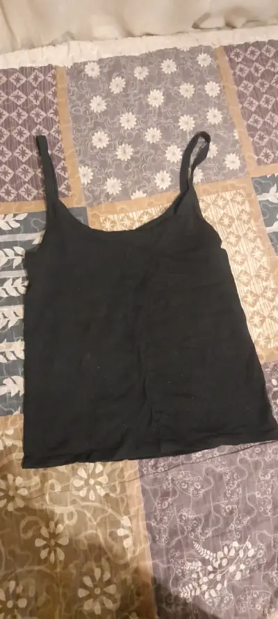 Polera negra básica H&M Divided talla M - miniatura 1