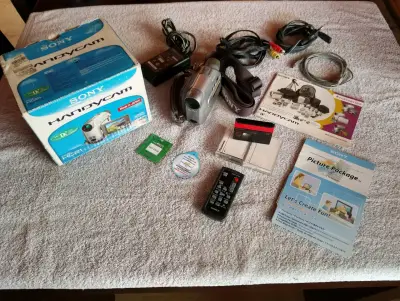 Camara Sony Handycam DCR-HC21 MiniDV con caja - miniatura 1
