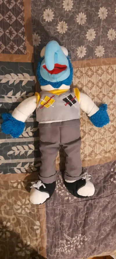 Peluche de personaje azul con nariz grande - miniatura 1