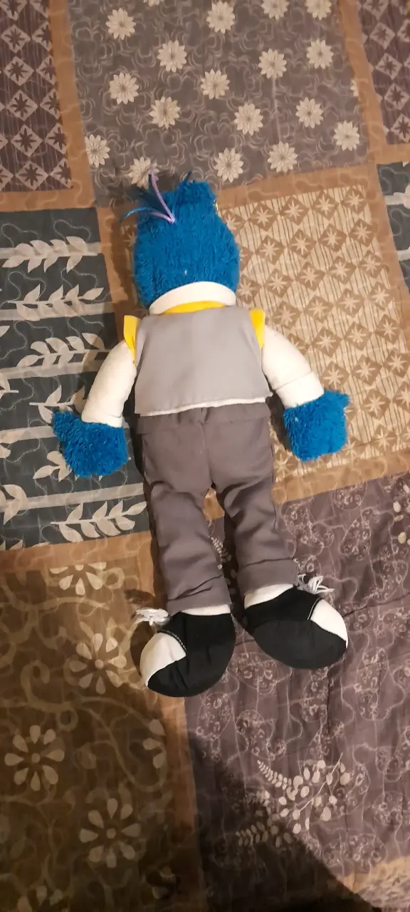 Peluche de personaje azul con nariz grande - 2