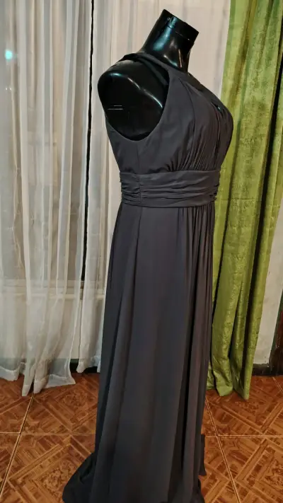 Vestido largo de fiesta gris elegante - miniatura 4