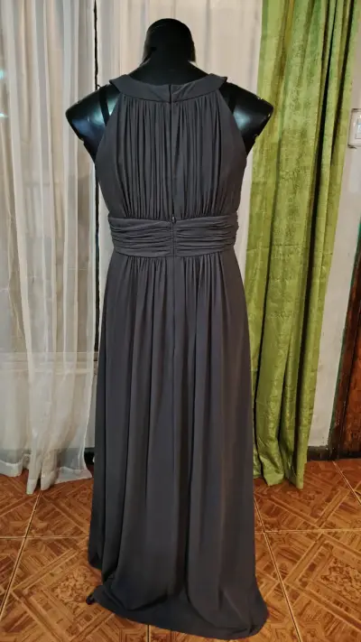 Vestido largo de fiesta gris elegante - miniatura 5