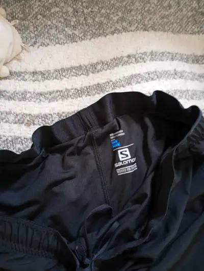 Falda Short deportivo negro Salomon - miniatura 3