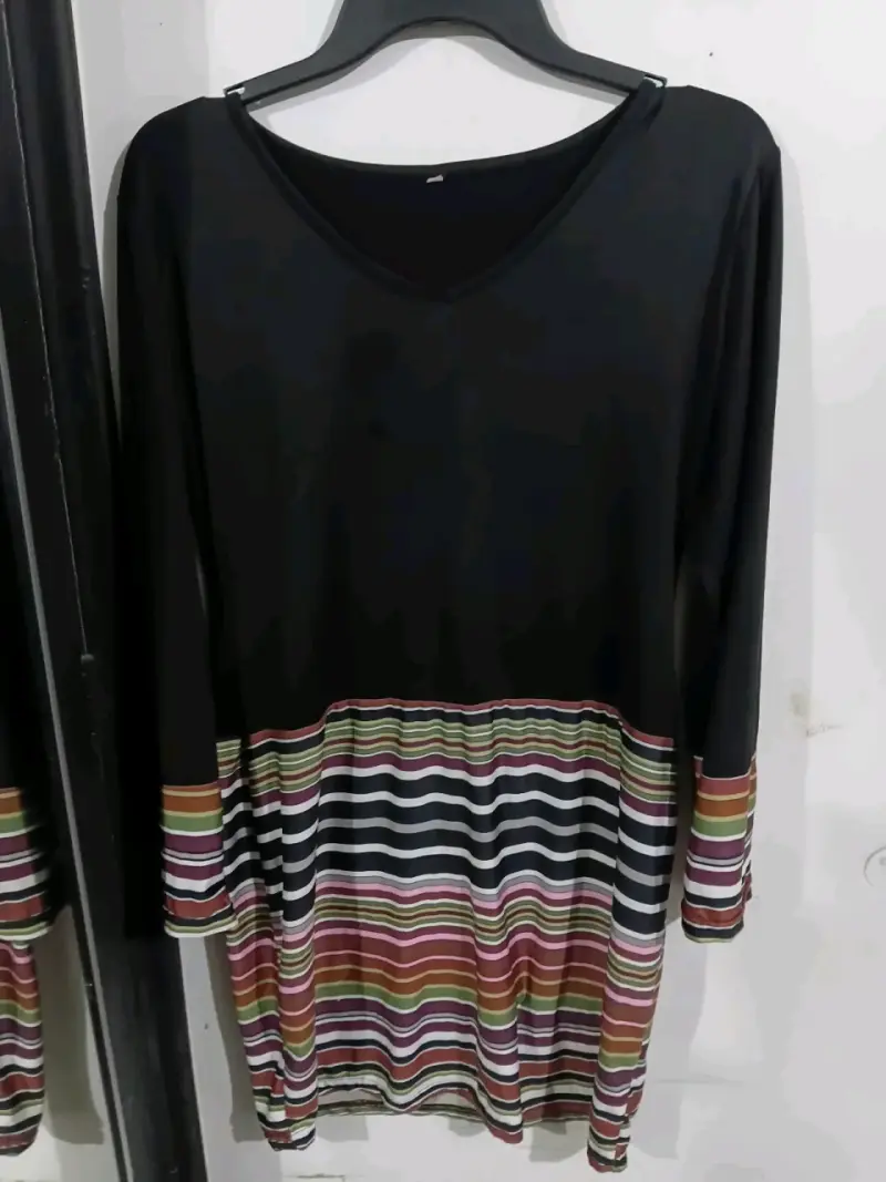 Vestido negro con rayas multicolor - 1