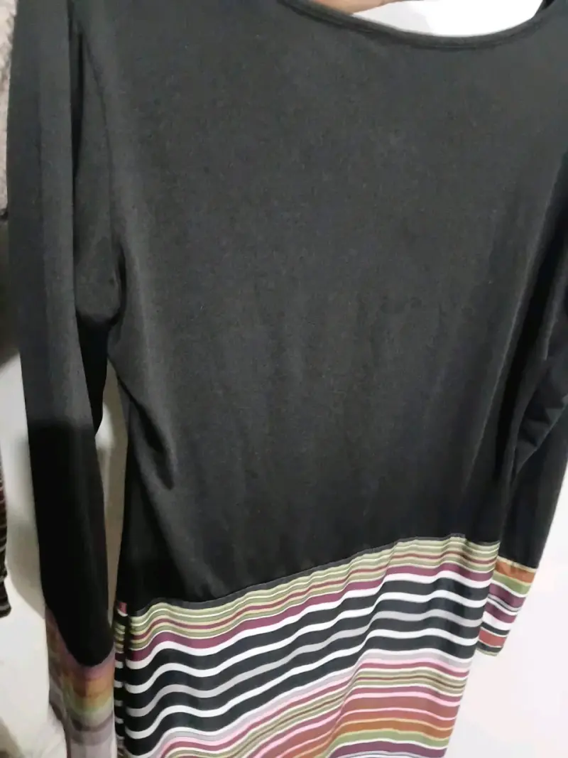 Vestido negro con rayas multicolor - 3