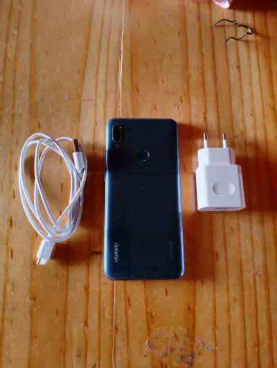 Huawei Y6 2019 con cargador y cable - miniatura 2