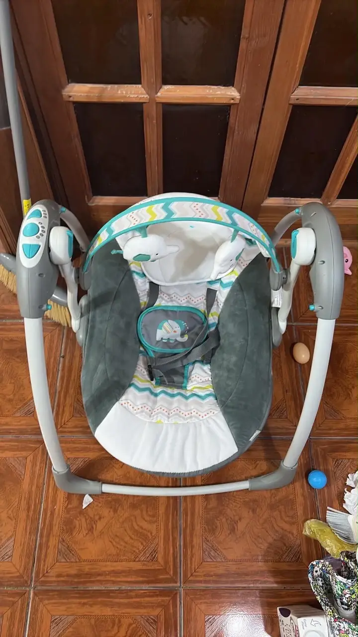 Columpio Mecedor para Bebé con Juguetes - 1