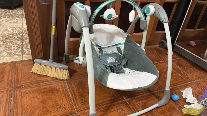 Columpio Mecedor para Bebé con Juguetes - 2
