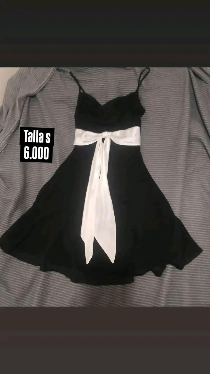 Vestido negro con lazo blanco talla S