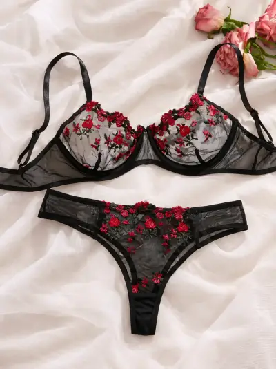 Conjunto de lencería negro con encaje floral rojo - miniatura 1