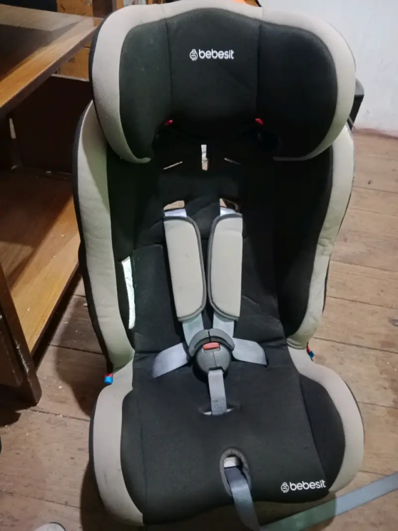 Silla de auto para bebé Bebesit negra - 4