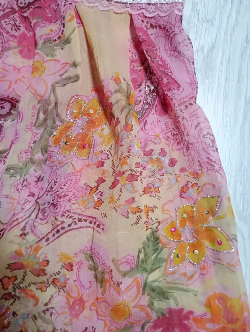 Polera floral rosa con encaje - 5