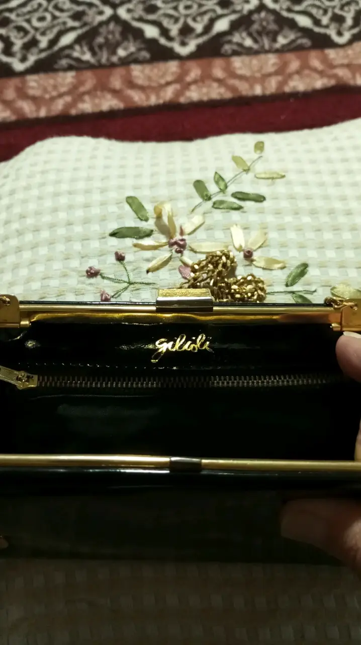 Cartera italiana de mano negra con cadena dorada G - 1