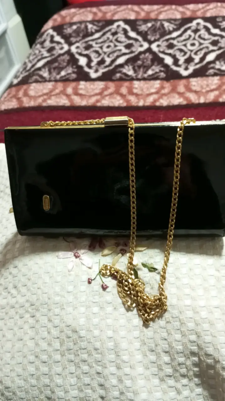 Cartera italiana de mano negra con cadena dorada G - 4
