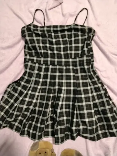 Vestido corto a cuadros con tirantes - miniatura 1