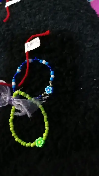 Pulseras de cuentas coloridas para niños - miniatura 2