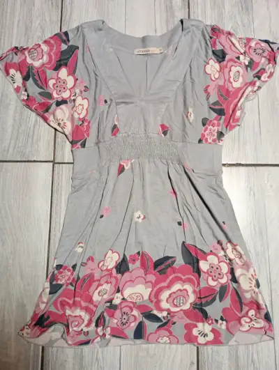 Polera floral gris y rosa Umbrale talla XS - miniatura 1