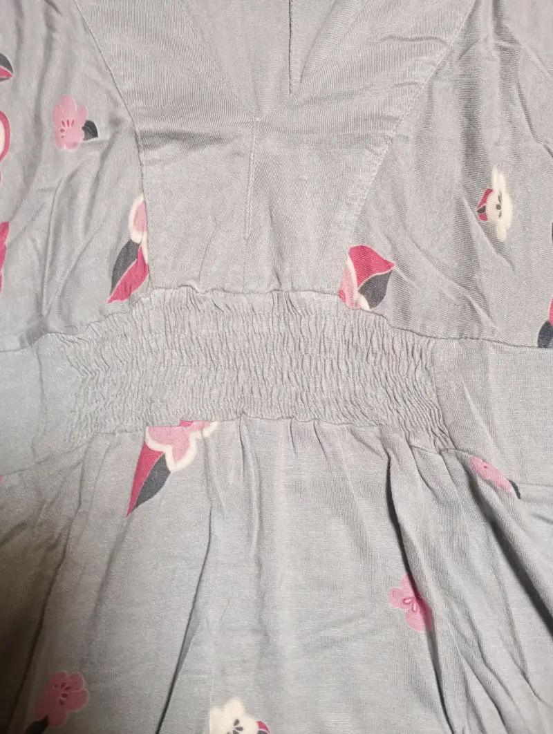 Polera floral gris y rosa Umbrale talla XS - 2