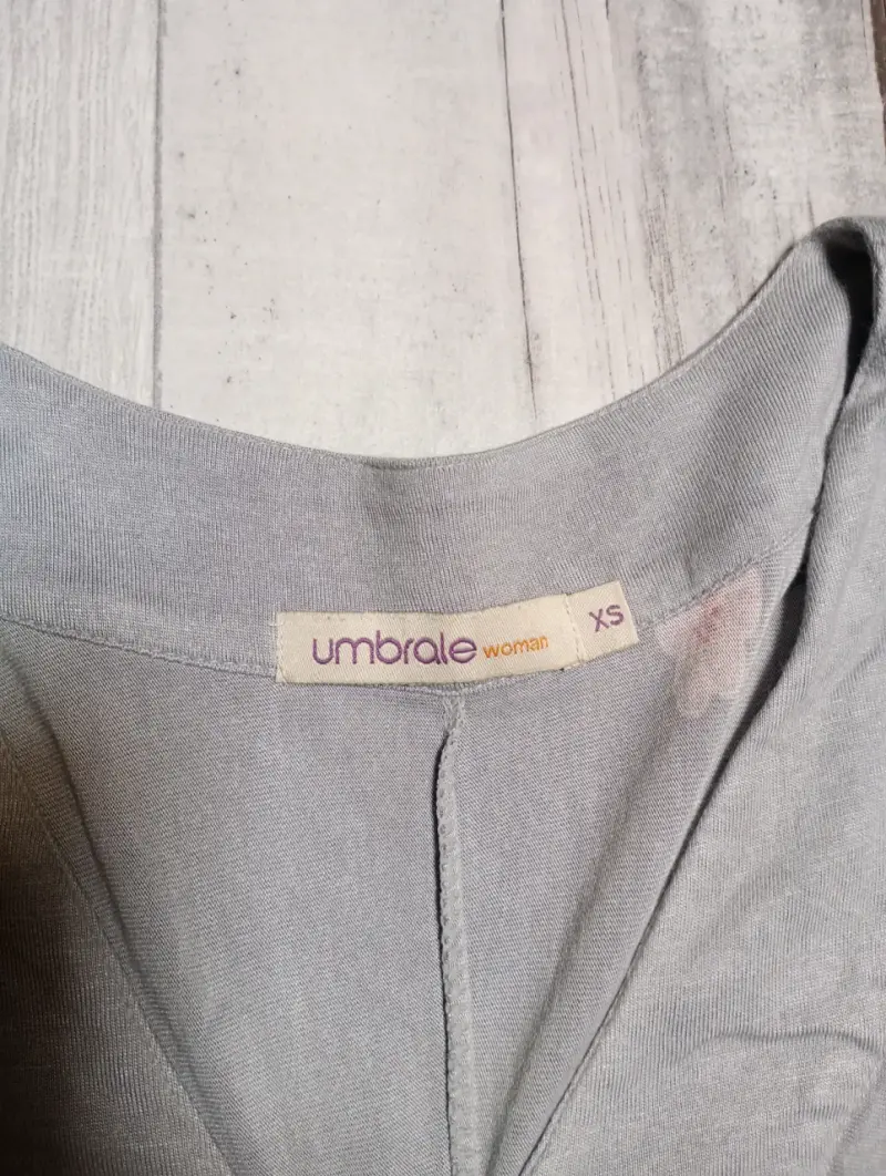Polera floral gris y rosa Umbrale talla XS - 3