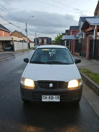 Auto Suzuki Alto 2010 en buen estado - miniatura 1