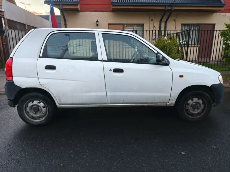 Auto Suzuki Alto 2010 en buen estado - 2