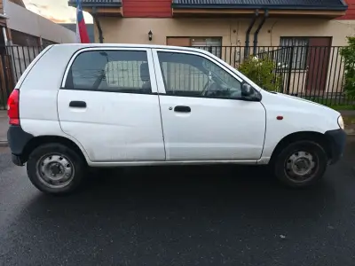 Auto Suzuki Alto 2010 en buen estado - miniatura 2