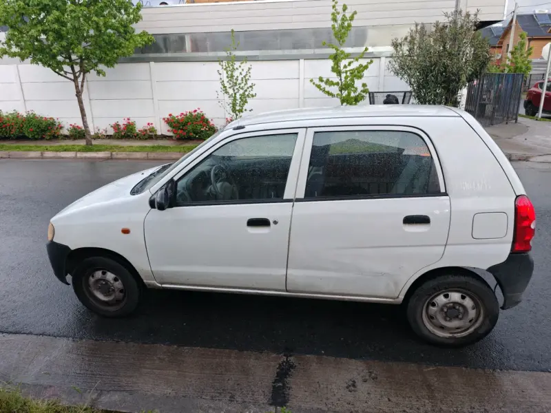 Auto Suzuki Alto 2010 en buen estado - 4