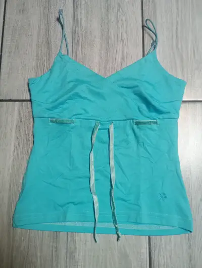 Top celeste con tirantes y detalle de lazo - miniatura 1
