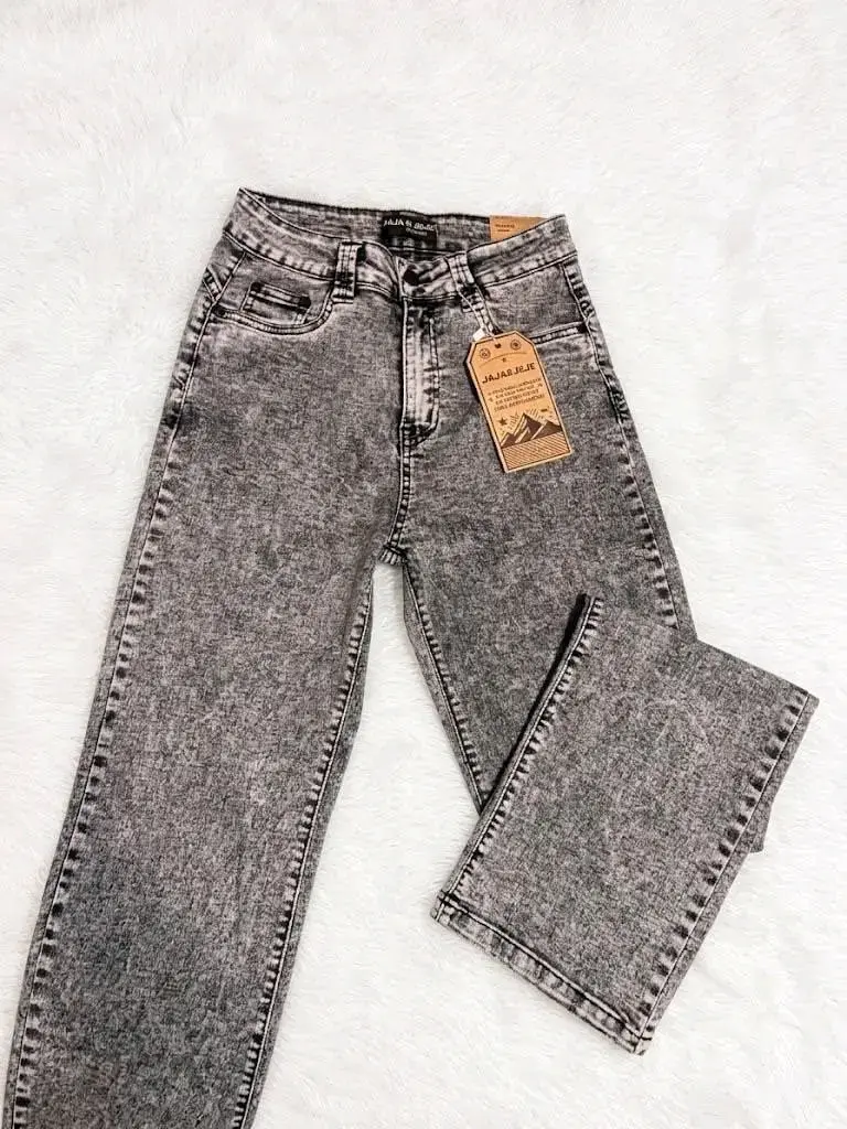 Jeans grises de mezclilla para mujer - 1
