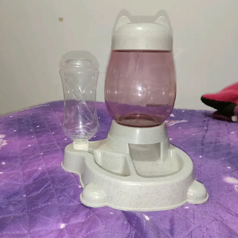 Dispensador automático de agua y comida para mascotas