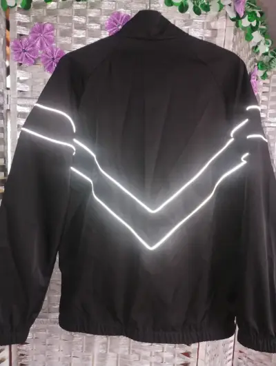 Chaqueta reflectante negra para ciclismo - miniatura 2