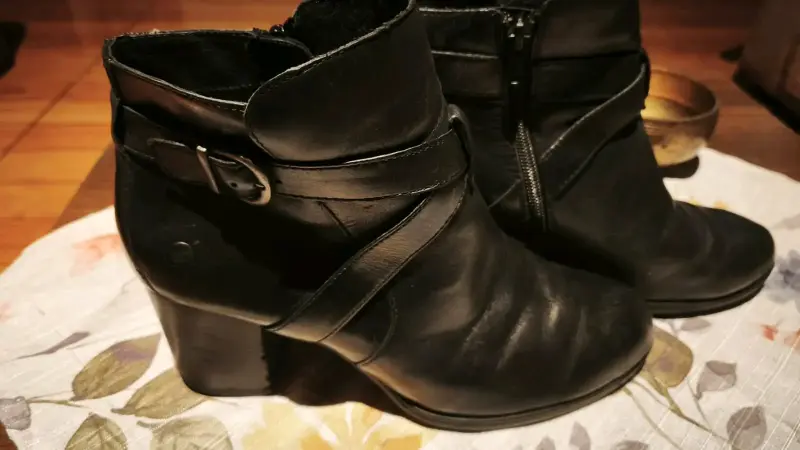 Botines de cuero negro con tacón para mujer - 1