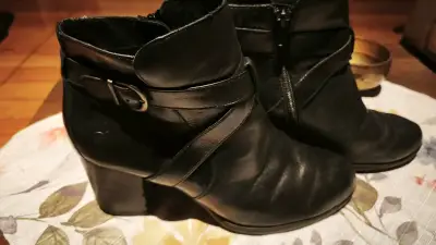 Botines de cuero negro con tacón para mujer - miniatura 1