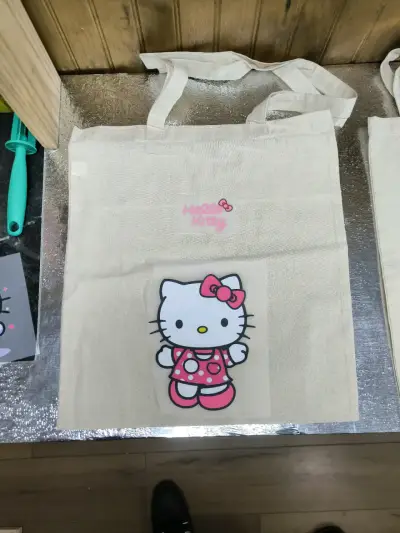 Bolsa de tela Hello Kitty con diseño estampado - miniatura 1