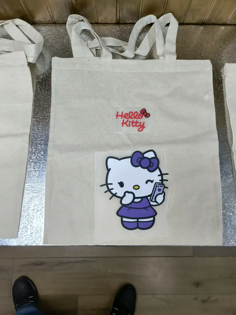 Bolsa de tela Hello Kitty con diseño estampado - 4
