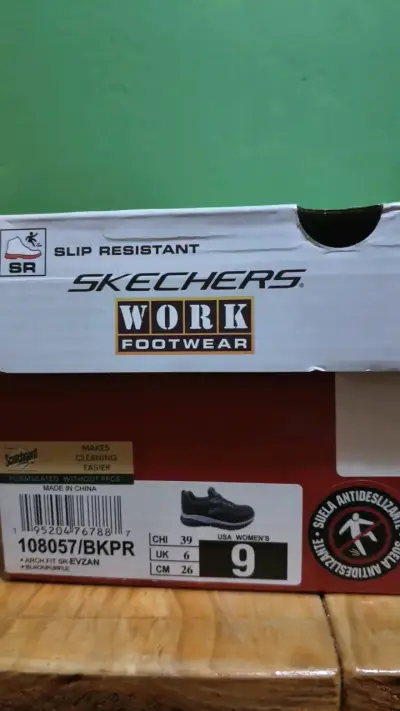 Zapatillas de trabajo Skechers negras antideslizantes - miniatura 2