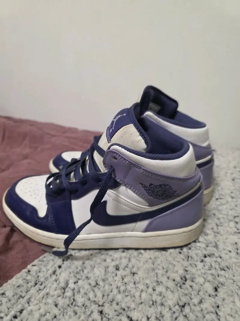 Zapatillas Air Jordan 1 Mid morado y Blanco - 1