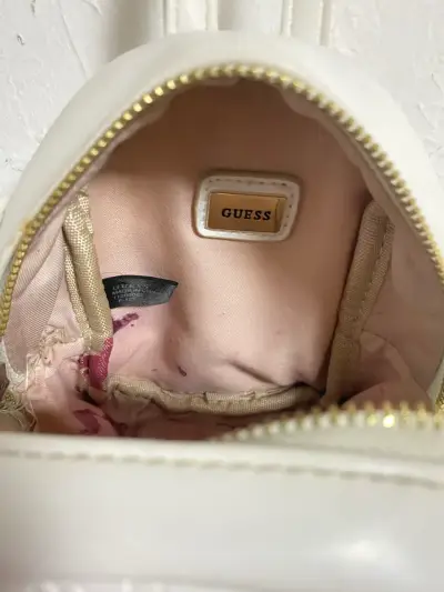 Mini Mochila Guess Original (Detalle interior) - miniatura 6