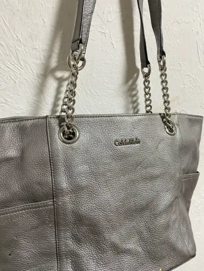 Bolso Tote Calvin Klein Original (Gris Metalizado) - miniatura 3
