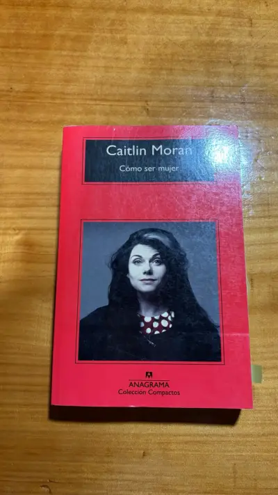 Libro 'Cómo Ser Mujer' de Caitlin Moran - miniatura 1