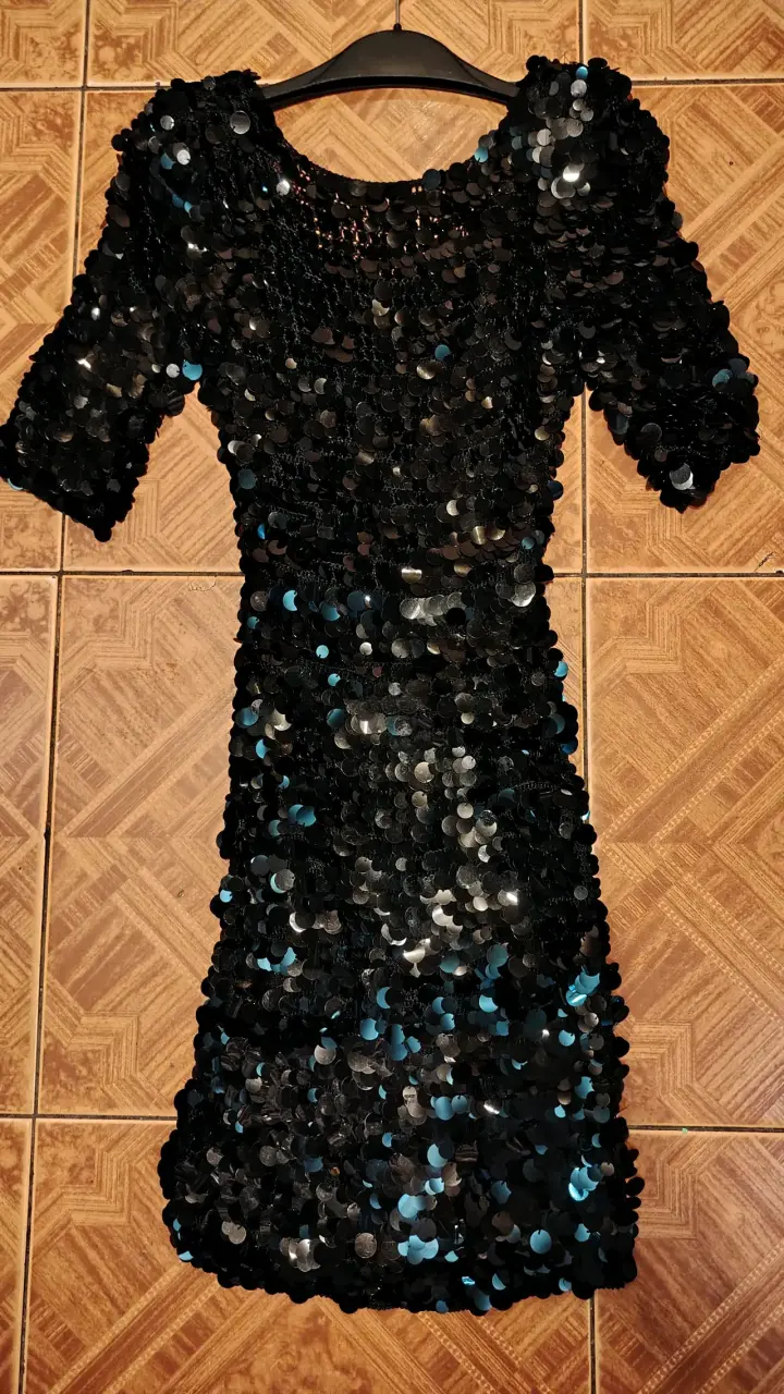 Vestido corto de lentejuelas negro elegante - 4