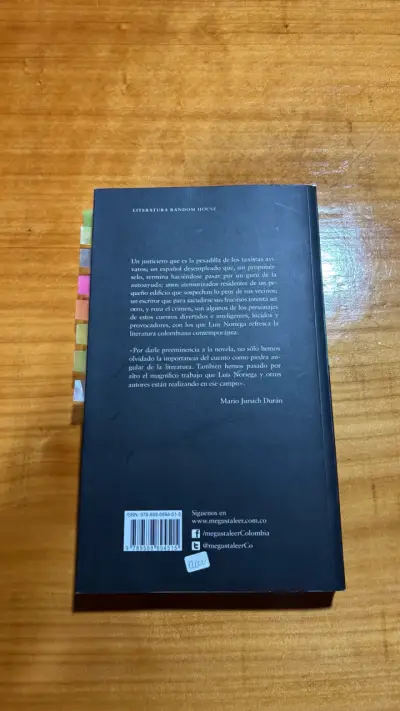 Libro 'Razones para desconfiar de sus vecinos' de Luis Noriega - miniatura 2