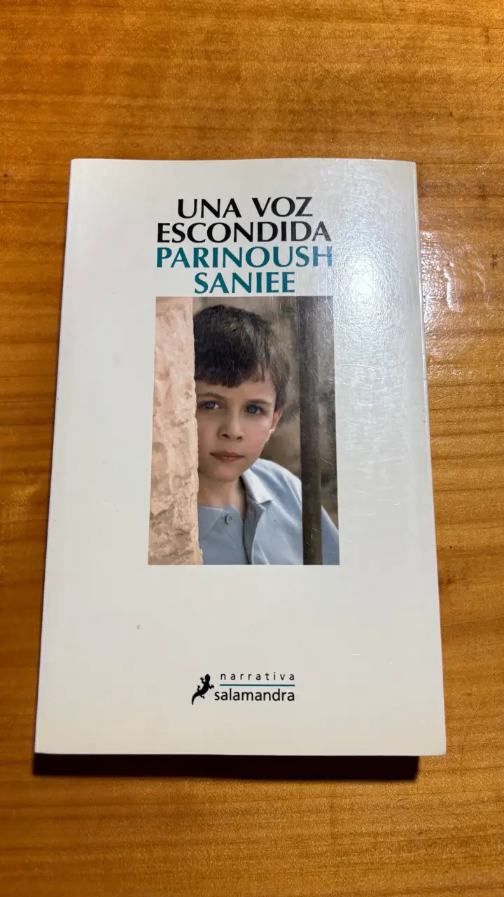 Libro 'Una Voz Escondida' de Parinoush Saniee - 1