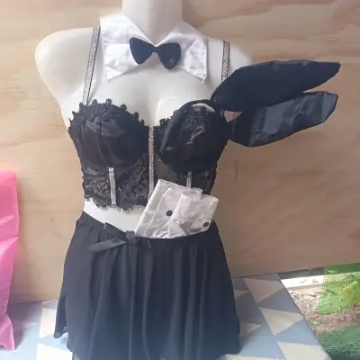 Disfraz de Conejita Sexy con Encaje Negro - miniatura 1